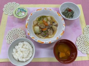 高齢者施設のお食事　薬膳の日【肺を乾燥から守る】